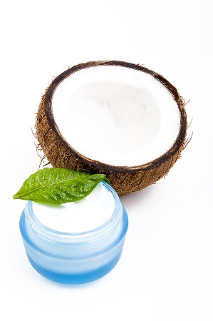 beauty uses of coconut oil - moisturizer 