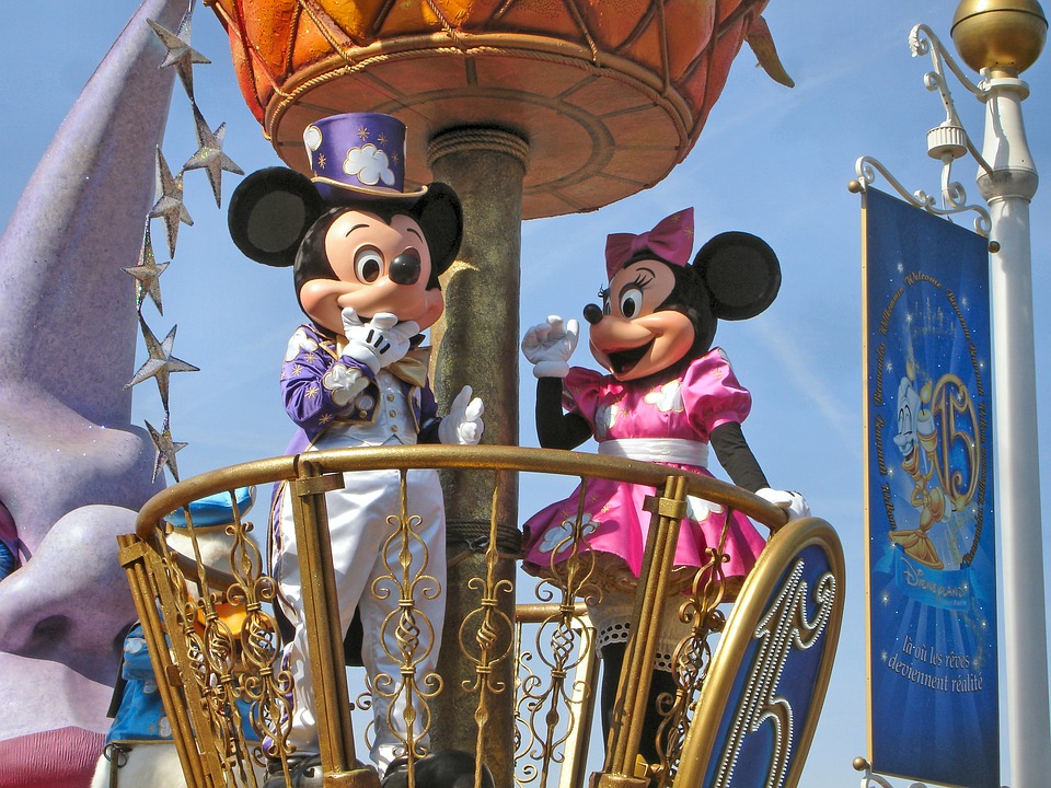 best time to go to disneyland and see mickey and minnie mouse